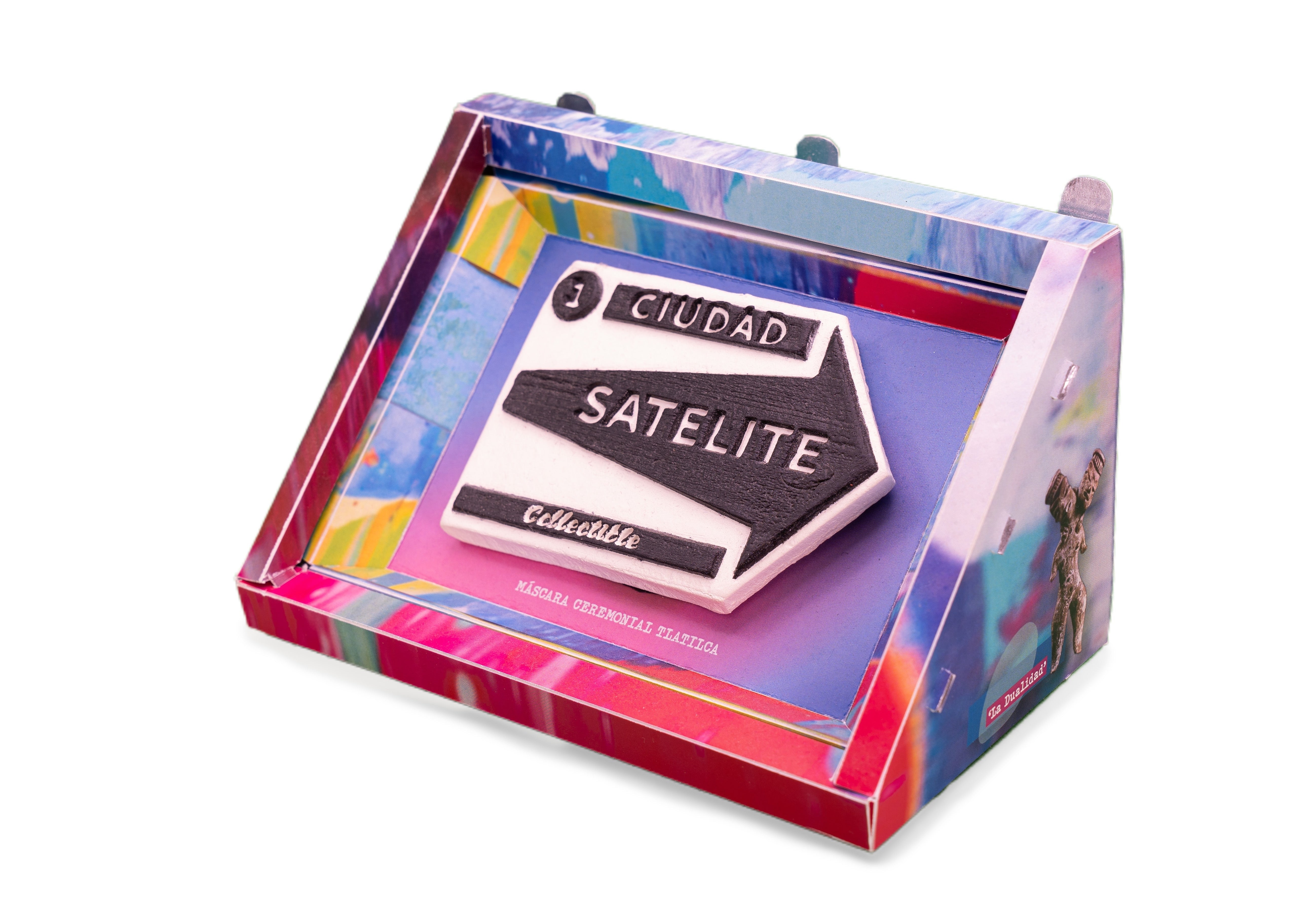 Empaque de diseño exclusivo tipo Tesseract con acabados holográficos. Caja de colección para el Artefacto Nº 2 'Señales' de Xocoyotl Project.