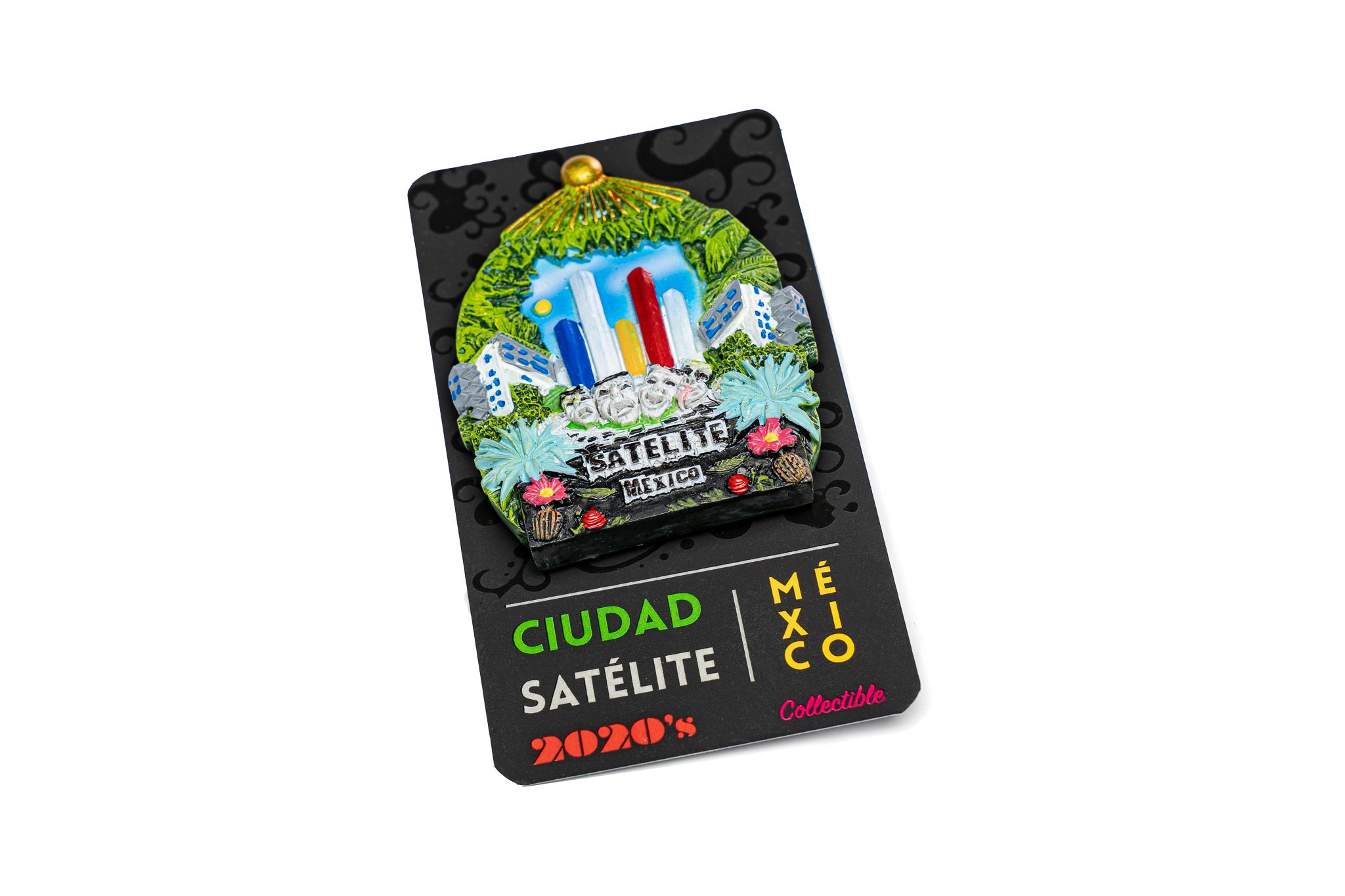 Pieza magnética de arte inspirada en las Torres de Satélite, diseño verde minimalista con estética retrofuturista. Ideal para decoración urbana y cultural.